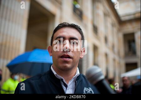 Il cancelliere nazionale della Colombia Alexander Vega parla alla stampa durante le elezioni presidenziali del 2022 a Bogotà, Colombia, 29 maggio 2022. (Foto di Sebastian Barros/NurPhoto) Foto Stock