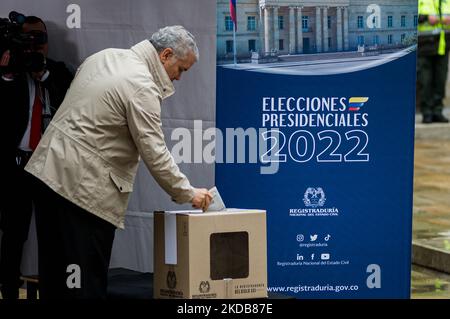 il presidente colombiano Ivan Duque apre il raduno elettorale dopo aver votato durante le elezioni presidenziali del 2022 a Bogotà, Colombia, 29 maggio 2022. (Foto di Sebastian Barros/NurPhoto) Foto Stock