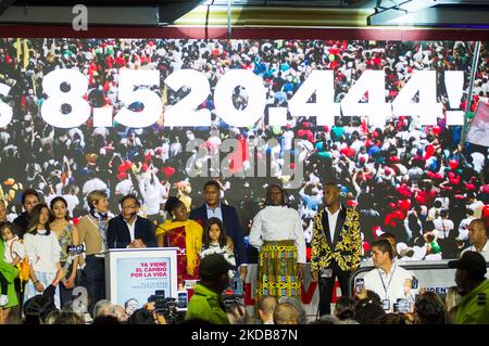 Il candidato presidenziale di sinistra Gustavo Petro festeggia le prossime elezioni presidenziali contro il candidato Rodolfo Hernandez durante le elezioni presidenziali del 2022 a Bogotà, in Colombia, il 29 maggio 2022. (Foto di Sebastian Barros/NurPhoto) Foto Stock