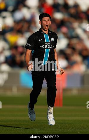 Pat Brown di Worcestershire Rapids festeggia dopo aver preso il wicket di Liam Trevaskis di Durham (non illustrato) durante la partita della Charlotte Edwards Cup tra Northern Diamonds e Loughborough Lightning al Seat Unique Riverside, Chester le Street mercoledì 1st giugno 2022. (Foto di will Matthews/MI News/NurPhoto) Foto Stock