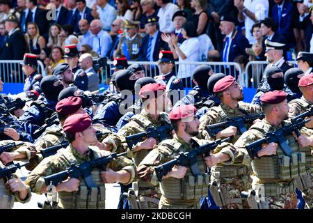 Parata militare per celebrare il 76th° anniversario della proclamazione della Repubblica Italiana (Giornata della Repubblica), il 2 giugno 2022 a Roma. Quest'anno ricorre il 76th° anniversario della Repubblica Italiana con il ritorno della parata militare, annullata negli ultimi due anni a causa della pandemia del Covid-19. (Foto di Riccardo Fabi/NurPhoto) Foto Stock