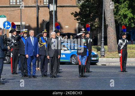 Mario Draghii durante la parata militare per celebrare il 76th° anniversario della proclamazione della Repubblica Italiana (Giornata della Repubblica), il 2 giugno 2022 a Roma. Quest'anno ricorre il 76th° anniversario della Repubblica Italiana con il ritorno della parata militare, annullata negli ultimi due anni a causa della pandemia del Covid-19. (Foto di Riccardo Fabi/NurPhoto) Foto Stock