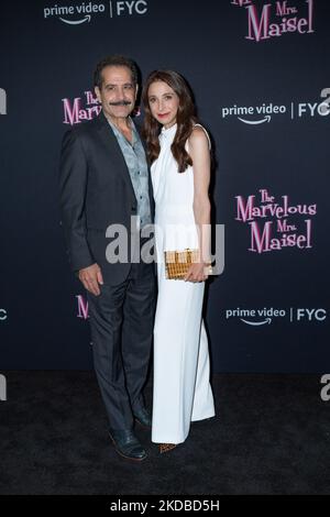Tony Shalhoub (L) e l'attrice statunitense Marin Hinkle assiste alla 'The Marvelous Mrs Maisell' FYC Screening presso gli Steiner Studios il 02 giugno 2022 a New York City. (Foto di John Nacion/NurPhoto) Foto Stock