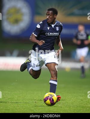 5th novembre, Maryhill, Glasgow, Scozia; Campionato scozzese di calcio, Partick Thistle contro Dundee; Zach Robinson di Dundee Foto Stock