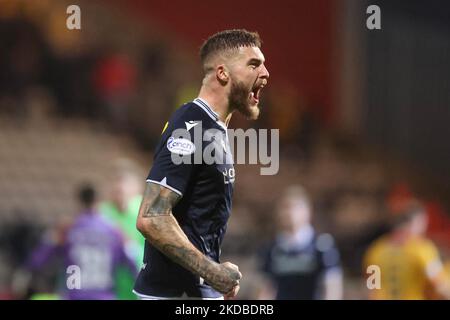 5th novembre, Maryhill, Glasgow, Scozia; Campionato scozzese di calcio, Partick Thistle contro Dundee; Ryan Sweeney di Dundee festeggia alla fine della partita Foto Stock