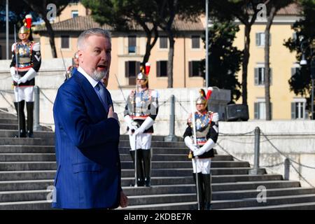 La parata per la 76th° Giornata della Repubblica Italiana. Il Ministro della Difesa del governo, Lorenzo Guerini. A Roma, Italia, il 2 giugno 2022 (Foto di Riccardo Fabi/NurPhoto) Foto Stock