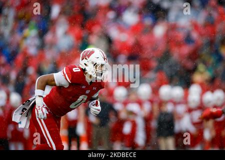 Madison, WISCONSIN, Stati Uniti. 5th Nov 2022. I tassi del Wisconsin che tornano a Braelon Allen (0) durante la partita di football NCAA tra i Maryland Terrapins e i tassi del Wisconsin al Camp Randall Stadium di Madison, WISCONSIN. Darren Lee/CSM/Alamy Live News Foto Stock