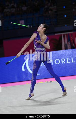 Kita Sumire (JPN) durante la Ginnastica Rhythmic Gymnastics FIG World Cup 2022 il 03 giugno 2022 all'Arena Vitrifrigo di Pesaro (Photo by Gianluca Ricci/LiveMedia/NurPhoto) Foto Stock