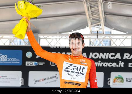 Matteo Zurlo ZALF EUROMOBIL FIOR con la maglia arancione durante la Street Cycling Adriatica Ionica Race -Tappa 1 Tarvisio/Monfalcone il 04 giugno 2022 al Monfalcone di Monfalcone (Foto di Luca Tedeschi/LiveMedia/NurPhoto) Foto Stock