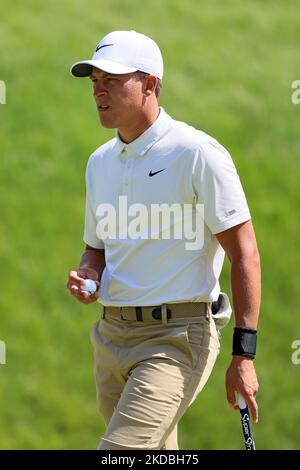 Cameron Champ di Sacramento, California, USA cammina sul verde 17th durante il secondo round del Torneo commemorativo presentato da Workday al Muirfield Village Golf Club di Dublino, Ohio, USA, venerdì 3 giugno, 2022. (Foto di Amy Lemus/NurPhoto) Foto Stock