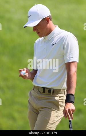 Cameron Champ di Sacramento, California, USA aspetta il 17th verde durante il secondo round del Torneo commemorativo presentato da Workday al Muirfield Village Golf Club di Dublino, Ohio, USA, venerdì 3 giugno, 2022. (Foto di Amy Lemus/NurPhoto) Foto Stock