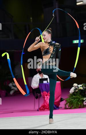 Melaniia tur (UKR) durante la Ginnastica Rhythmic Gymnastics FIG World Cup 2022 il 03 giugno 2022 all'Arena Vitrifrigo di Pesaro (Photo by Gianluca Ricci/LiveMedia/NurPhoto) Foto Stock