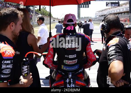 Aleix Espargar, dalla Spagna, prima di iniziare il Moto GP di Catalunya il 5 giugno 2022 a Barcellona. (Foto di Joan Cros/NurPhoto) Foto Stock