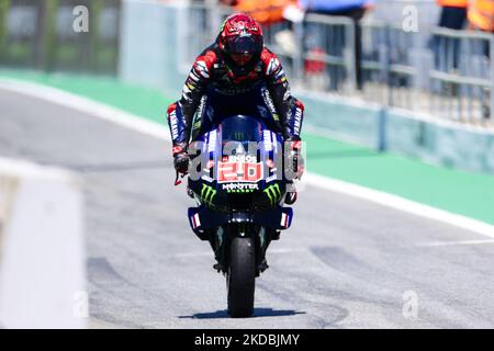 Fabio Quartararo, francese, ha in sella alla sua moto Monster Energy Yamaha sul Moto GP di Catalunya il 5 giugno 2022 a Barcellona. (Foto di Joan Cros/NurPhoto) Foto Stock
