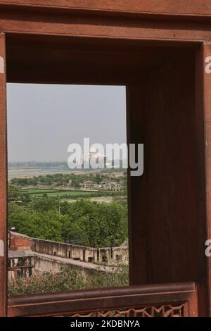 Taj Mahal visto da Agra Fort in Agra, Utttar Pradesh, India, il 04 maggio 2022. (Foto di Creative Touch Imaging Ltd./NurPhoto) Foto Stock