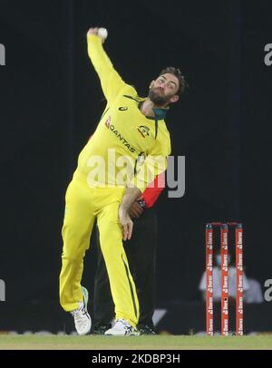 Le bocce di Glenn Maxwell dell'Australia durante la seconda partita di cricket del Twenty20 tra Sri Lanka e Australia allo stadio R. Premadasa di Colombo, Sri Lanka, il 08 giugno 2022.(Foto di Pradeep Dambarage/NurPhoto) Foto Stock