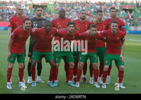 La squadra portoghese durante la partita di calcio della UEFA Nation League tra Portogallo e Repubblica Ceca all'Estadio Jose Alvalade di Lisbona il 9 giugno 2022. (Foto di Valter Gouveia/NurPhoto) Foto Stock