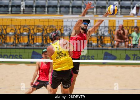 Andre/George (Brasile) vs Huber/Dressler (Austria) durante i Campionati mondiali di Beach Volley Beach Volley (day2) il 11 giugno 2022 al Foro Italico di Roma (Foto di Luigi Mariani/LiveMedia/NurPhoto) Foto Stock