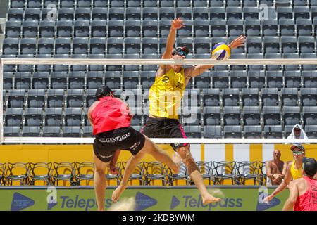 Andre/George (Brasile) vs Huber/Dressler (Austria) durante i Campionati mondiali di Beach Volley Beach Volley (day2) il 11 giugno 2022 al Foro Italico di Roma (Foto di Luigi Mariani/LiveMedia/NurPhoto) Foto Stock