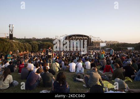 Un gruppo di persone durante l'ultimo giorno di NosPrimavera Sound Porto, al Parque da Cidade, a Porto, il 11 giugno 2022, Porto, Portogallo. L'ultimo giorno della Primavera Sound Porto Festival, che si svolge a Parque da Cidade, Porto, in 5 tappe diverse, in un'edizione consecutiva di 3 giorni, che ha avuto inizio dal 9 giugno al 11 giugno 2022. (Foto di Rita Franca/NurPhoto) Foto Stock