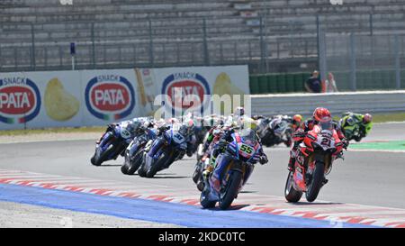 NÂ°21 Michael Ruben Rinaldi ITA Ducati Panigale V4 R Aruba.it Racing - DUCATI primo giro nel Mondiale Superbike - SBK Pirelli Emilia-Romagna Round FIM Superbike World Championship 2022 - Race2 il 12 giugno 2022 al circuito Mondiale di Misano â€œMarco Simoncelliâ€ a Misano Adriatico, Italia (Foto di otto Moretti/LiveMedia/NurPhoto) Foto Stock