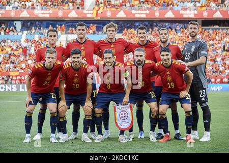 Line up Spagna (L-R) Eric Garcia (FC Barcelona), Rodri (Manchester City), Marcos Alonso (Chelsea FC), Alvaro Morata (Juventus FC), Iñigo Martinez (Athletic Bilbao), Unai Simon (Athletic Bilbao), Dani Olmo (RB Leipzig), Marcos Asensio (Real Madrid), Koke Resurreccíon (Real Madrid), Daniel Carajer de Madrid (Real) Durante la UEFA Nations League, Una partita di gruppo 2 tra Spagna e Repubblica Ceca allo stadio la Rosaleda il 12 giugno 2022 a Malaga, Spagna. (Foto di Jose Breton/Pics Action/NurPhoto) Foto Stock