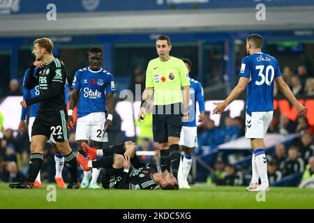 Everton, Regno Unito. 05th Nov 2022. James Maddison di Leicester City si trova ferito. Incontro Premier League, Everton contro Leicester City al Goodison Park di Liverpool sabato 5th novembre 2022. Questa immagine può essere utilizzata solo per scopi editoriali. Solo per uso editoriale, licenza richiesta per uso commerciale. Nessun utilizzo nelle scommesse, nei giochi o nelle pubblicazioni di un singolo club/campionato/giocatore. pic di Chris Stading/Andrew Orchard SPORTS photography/Alamy Live news Credit: Andrew Orchard SPORTS photography/Alamy Live News Foto Stock