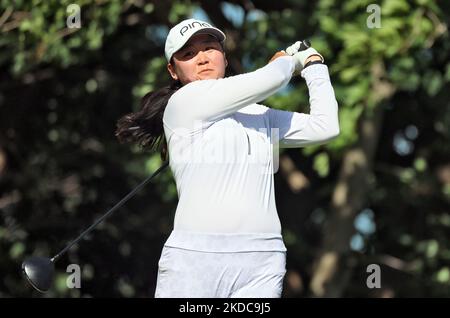 Kaitlyn Papp di Austin, Texas Walks colpisce il tee 4th durante il primo round del Meijer LPGA Classic Golf Tournament al Blythefield Country Club di Belmont, MI, USA Giovedì, Giugno 16, 2022. (Foto di Amy Lemus/NurPhoto) Foto Stock