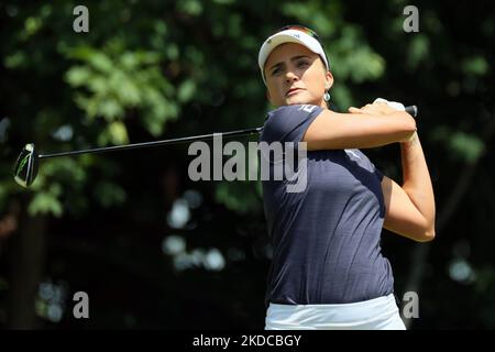 La Lexi Thompson di Delray Beach, Florida, arriva dal tee 4th durante l'ultimo round del Meijer LPGA Classic Golf Tournament al Blythefield Country Club di Belmont, MI, USA, domenica 19 giugno 2022. (Foto di Amy Lemus/NurPhoto) Foto Stock