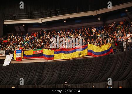 La gente celebra la vittoria del candidato Gustavo Petro del Pitto Historico, nuovo presidente della Colombia a Bogotà, il 19 giugno 2022. (Foto di Daniel Garzon Herazo/NurPhoto) Foto Stock