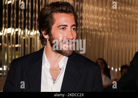 Jake Gyllenhaal arriva alla Fondazione Prada durante la settimana della Moda uomo di Milano Primavera-Estate 2023 il 19 giugno 2022 a Milano. (Foto di Alessandro Bremec/NurPhoto) Foto Stock