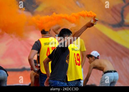 Appassionati di Esperance durante il campionato tunisino - incontro tra Esperance Sportive Tunis (EST) vs Club Africain (CA) allo stadio Rades di Tunisi, Tunisia, il 19,2022 giugno . (Foto di Yassine Mahjoub/NurPhoto) Foto Stock