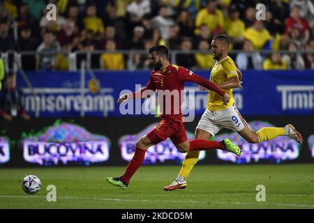 Igor Vujacic e George Puscas in azione durante la partita UEFA Nations League -League B Group 3 tra Romania e Montenegro allo Stadio Rapid Giulesti il 14 giugno 2022 a Bucarest, Romania. (Foto di Alex Nicodim/NurPhoto) Foto Stock