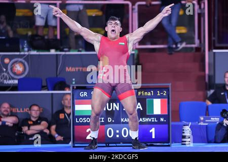 David Losonczi (HUN) GR 97kg esultazione durante la Wrestling 2022 Ranking Series (day1) il 22 giugno 2022 al Matteo Pellicone di Roma (Foto di Luigi Mariani/LiveMedia/NurPhoto) Foto Stock