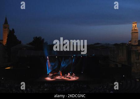 Paolo Fresu durante il concerto musicale della cantante italiana Paolo Fresu â€œFerlinghettiâ€, il 22 giugno 2022 al Teatro Romano di Verona (Foto di Maria Cristina Napolitano/LiveMedia/NurPhoto) Foto Stock