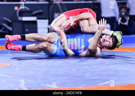 Rasoul Sadegh Garmsiri (IRI) vs Mihail Bradu (MDA) GR 82kg durante la Wrestling 2022 Ranking Series (day2) il 23 giugno 2022 al Matteo Pellicone di Roma (Foto di Luigi Mariani/LiveMedia/NurPhoto) Foto Stock