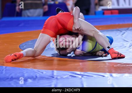 Alla Belinska (UKR) vs Irina Ringaci (MDA) WW 68kg durante la Wrestling 2022 Ranking Series (day2) il 23 giugno 2022 al Matteo Pellicone di Roma (Foto di Luigi Mariani/LiveMedia/NurPhoto) Foto Stock