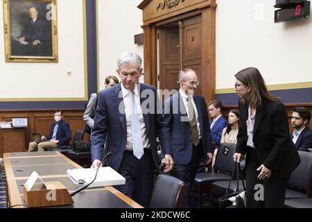 Il presidente della Federal Reserve AMERICANA Jerome H. Powell testimonia davanti alla House Financial Services Committee circa la politica monetaria e lo stato dell'economia durante un'audizione, oggi il 13 giugno 2022 a Reyborn HOB/Capitol Hill a Washington DC, USA. (Foto di Lenin Nolly/NurPhoto) Foto Stock