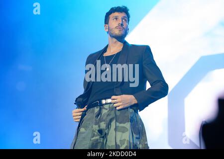 Sebastian Yatra astuzia durante il Dharma Tour al Wizcenter di Madrid, Spagna, il 29 giugno 2022 (Foto di Oscar Gonzalez/NurPhoto) Foto Stock