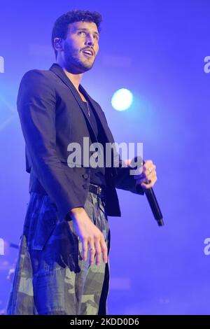 Sebastian Yatra astuzia durante il Dharma Tour al Wizcenter di Madrid, Spagna, il 29 giugno 2022 (Foto di Oscar Gonzalez/NurPhoto) Foto Stock