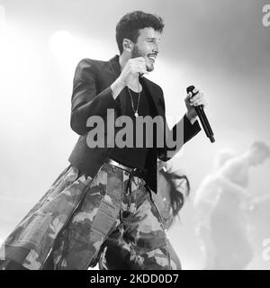 Sebastian Yatra astuzia durante il Dharma Tour al Wizcenter di Madrid, Spagna, il 29 giugno 2022 (Foto di Oscar Gonzalez/NurPhoto) Foto Stock