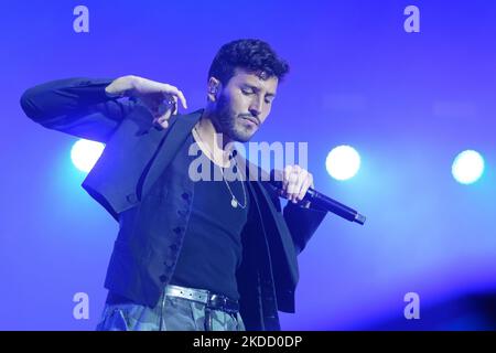 Sebastian Yatra astuzia durante il Dharma Tour al Wizcenter di Madrid, Spagna, il 29 giugno 2022 (Foto di Oscar Gonzalez/NurPhoto) Foto Stock