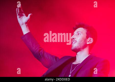 Sebastian Yatra astuzia durante il Dharma Tour al Wizcenter di Madrid, Spagna, il 29 giugno 2022 (Foto di Oscar Gonzalez/NurPhoto) Foto Stock