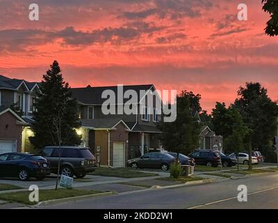 Magnifico tramonto a Toronto, Ontario, Canada, il 01 luglio 2022. (Foto di Creative Touch Imaging Ltd./NurPhoto) Foto Stock