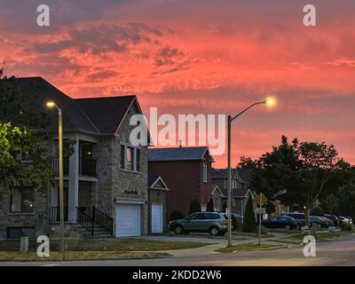 Magnifico tramonto a Toronto, Ontario, Canada, il 01 luglio 2022. (Foto di Creative Touch Imaging Ltd./NurPhoto) Foto Stock