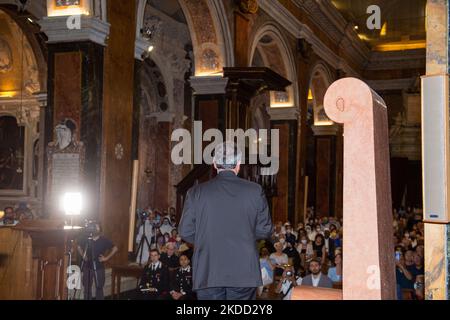 Il Vescovo di Rieti, Monsignor Domenico Pompili, comunica alla città che si sta trasferendo a Verona per guidare la diocesi. A Rieti, (Italia), il 2 luglio 2022. (Foto di Riccardo Fabi/NurPhoto) Foto Stock