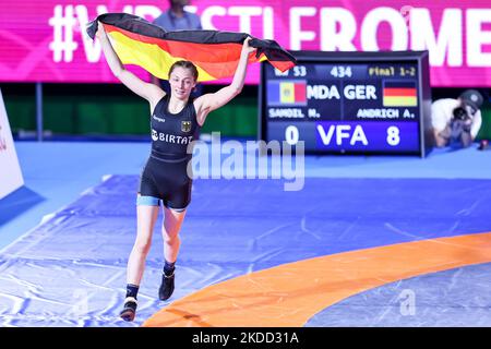 Amory Olivia Andrich (GER) WW 53kg esultazione durante i Campionati europei di Wrestling 2022 U20 del 01 luglio 2022 al PalaPellicone di Roma (Foto di Luigi Mariani/LiveMedia/NurPhoto) Foto Stock