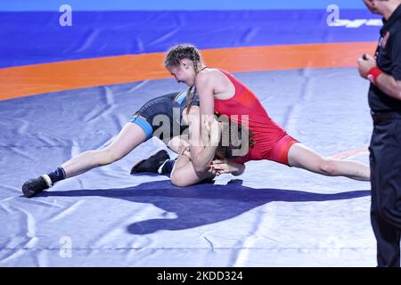 Mihaela Samoil (MDA) vs Amory Olivia Andrich (GER) WW 53kg durante i Campionati europei di Wrestling 2022 U20 del 01 luglio 2022 al PalaPellicone di Roma (Foto di Luigi Mariani/LiveMedia/NurPhoto) Foto Stock