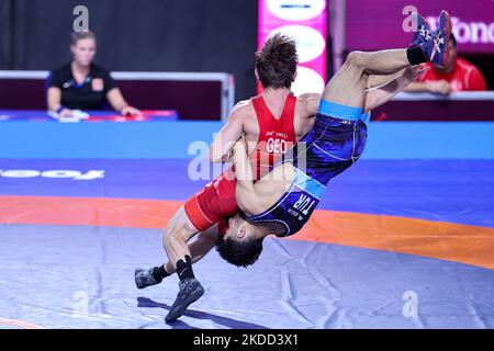 Luka Janezashvili (GEO) vs Mehmet Celik (TUR) FS 65kg durante i Campionati europei di Wrestling U20 del 02 luglio 2022 al Matteo Pellicone di Roma (Foto di Luigi Mariani/LiveMedia/NurPhoto) Foto Stock