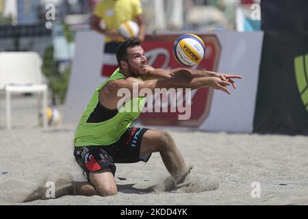 Volley World Beach Pro Tour semifinale, Benzi (Italia) in azione durante il Beach Volley World Beach Pro Tour 2022 il 03 luglio 2022 al Lido Naxos di Giardini Naxos (Foto di Massimiliano Carnabuci/LiveMedia/NurPhoto) Foto Stock